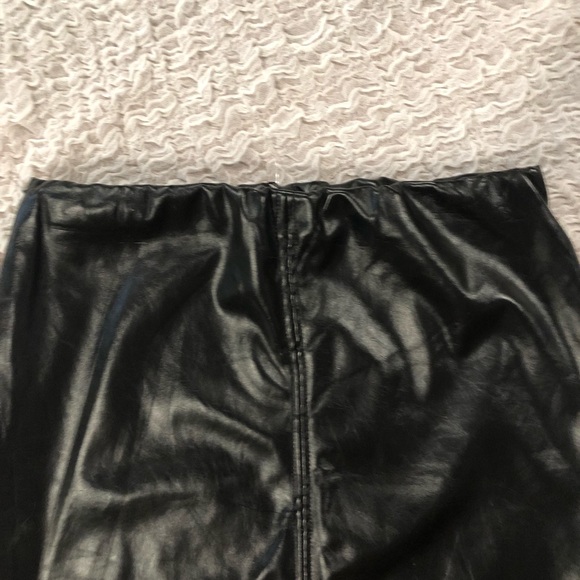 ☀️☀️☀️ 4/$20 NWT! Pretty Little Things Bekka asymmetrical vegan leather skirt! - Picture 5 of 8